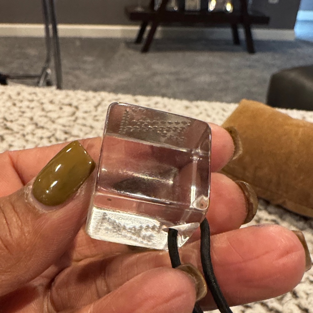 Louis Vuitton Clear and Gold Hair Accessory🥳🥳❌❌ - Picture 5 of 6